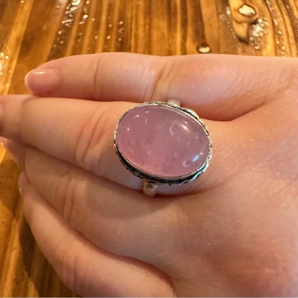 2117 Elegant Silver and Pink Stone Ring